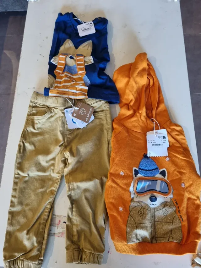 Conjunto Mayoral SIN ESTRENAR Pantalón y Camiseta