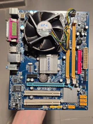 Placa Base Gigabyte GA-N45GCM-S2L + CPU Intel E520