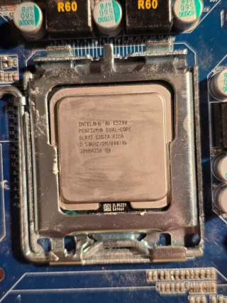 Placa Base Gigabyte GA-N45GCM-S2L + CPU Intel E520