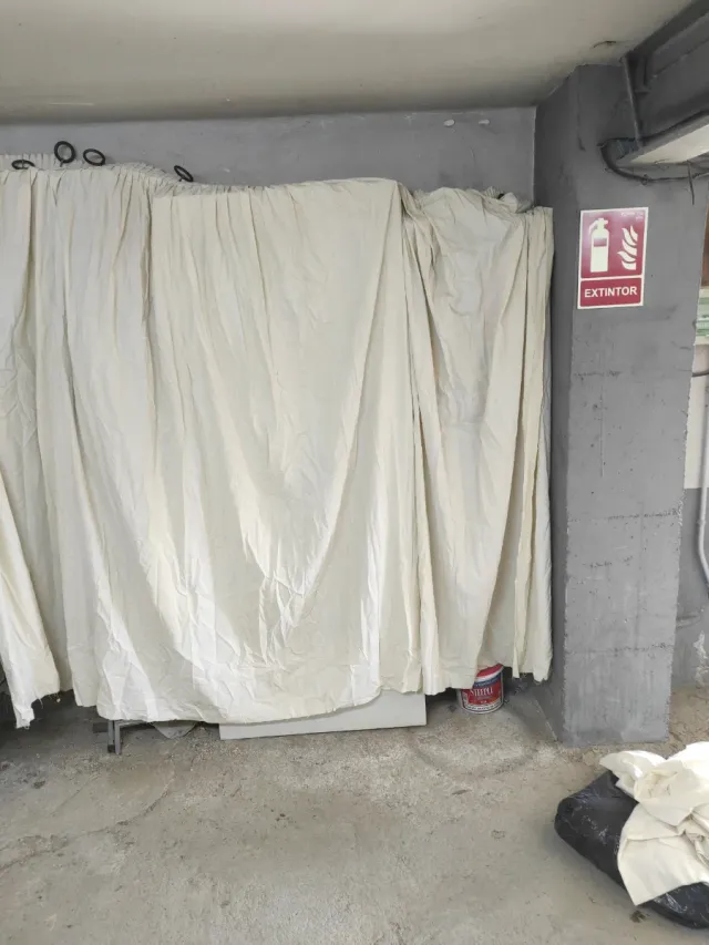 Cortina de tela blanca