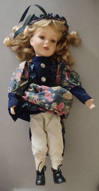 Muñeca de porcelana vintage
