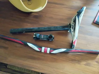 Tija, manillar y potencia de carbono