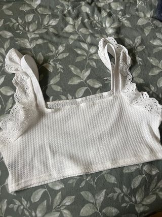 Blusa blanca con encaje