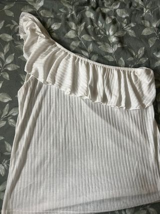 Blusa blanca con encaje