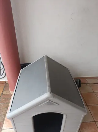 Caseta para perro color beige y gris