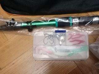 Caña de pescar, carrete y señuelos