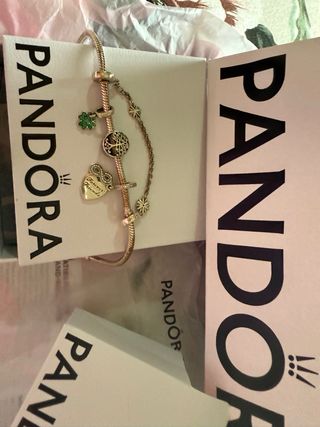 Pulsera Pandora con 4 charms