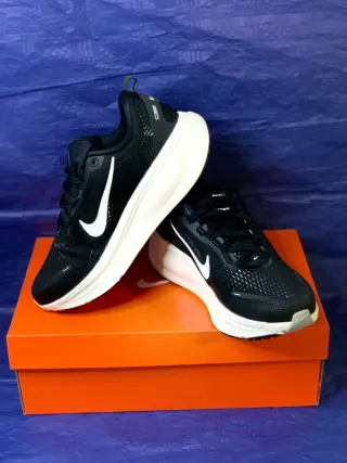 Nike Vomero 18 Scarpe da Corsa Nere