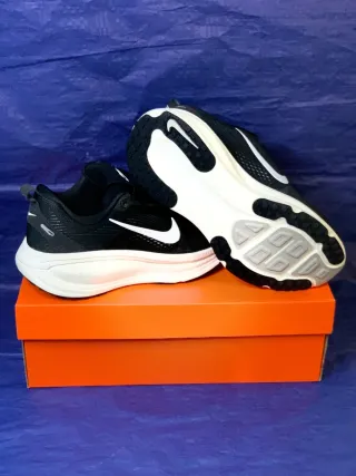 Nike Vomero 18 Scarpe da Corsa Nere