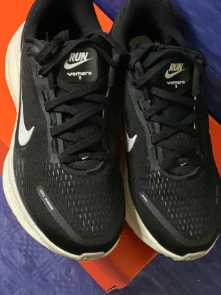 Nike Vomero 18 Scarpe da Corsa Nere