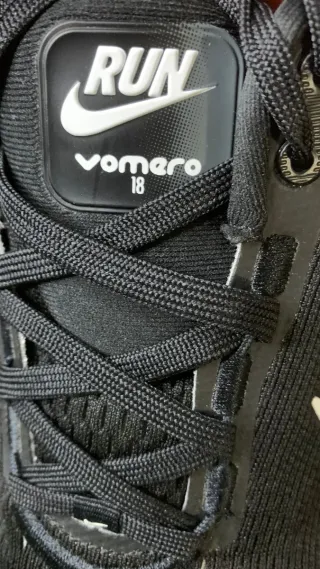 Nike Vomero 18 Scarpe da Corsa Nere