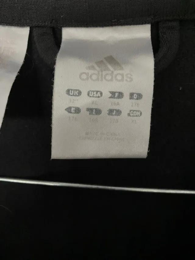 Chaqueta Adidas Negra y Roja