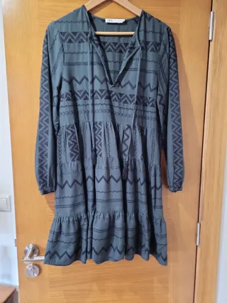 Vestido Zara verde militar bordado S