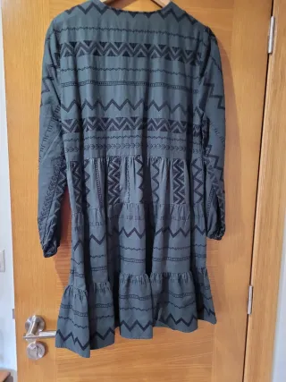 Vestido Zara verde militar bordado S