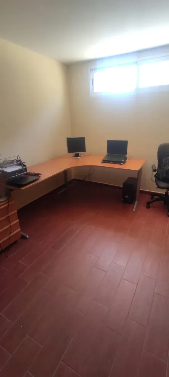 Escritorio de madera en L