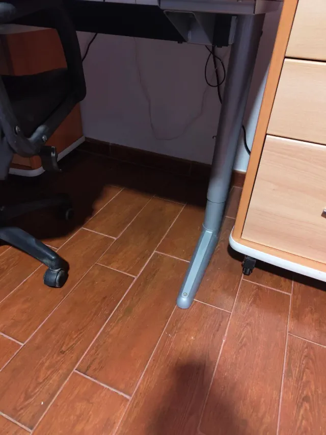 Escritorio de madera en L