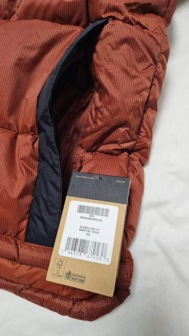 The North Face Plumas Naranja y Negro