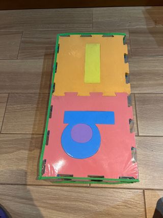 Puzzle suelo infantil letras. 26 piezas