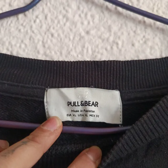 Sudadera negra con estampado