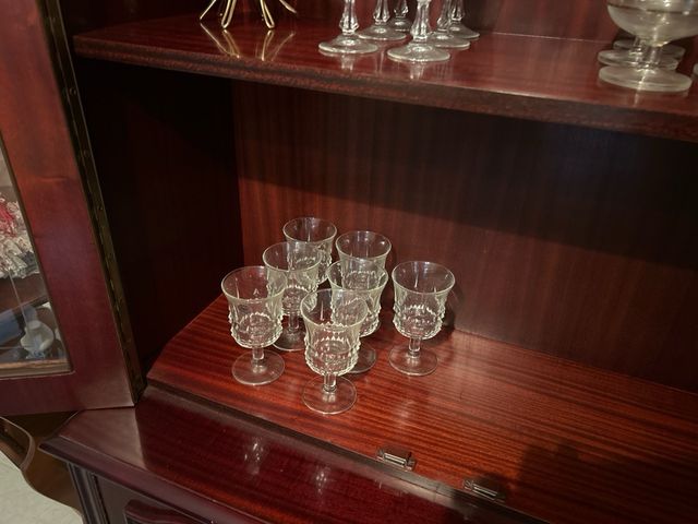 Juego de copas de cristal y metal