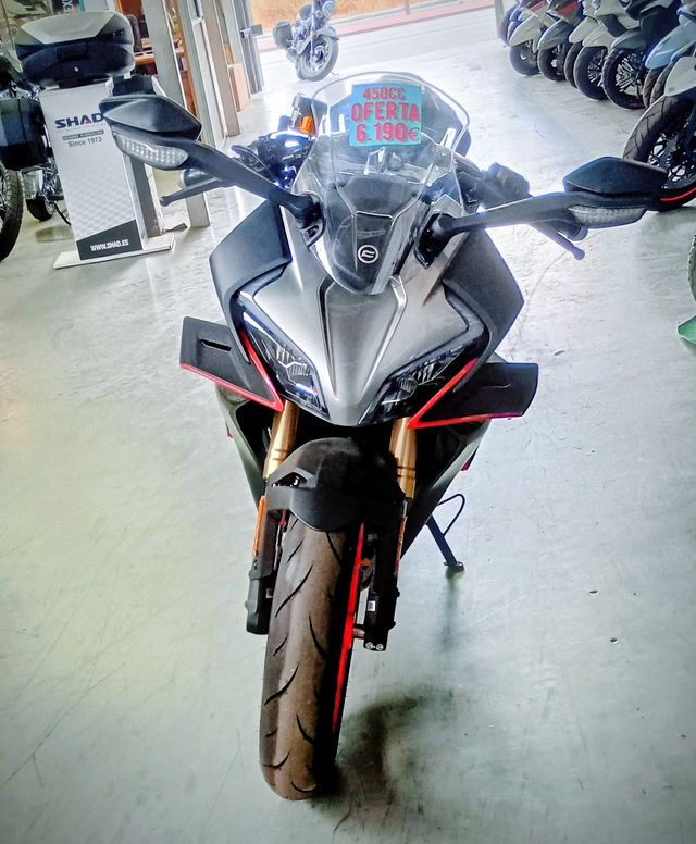 CF Moto 450 SRS Negra y Roja