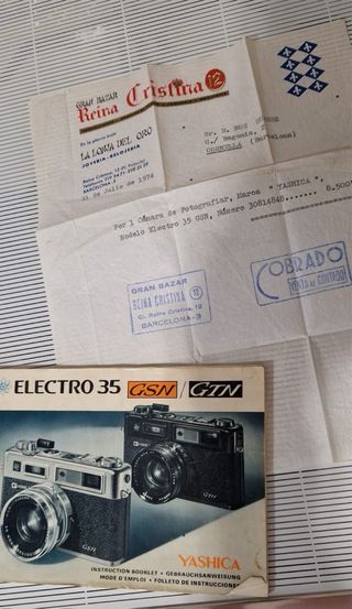 Cámara Yashica Plata y Negra Electro 35