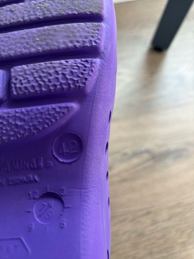 Zuecos Sanitarios Feliz Caminar Morado