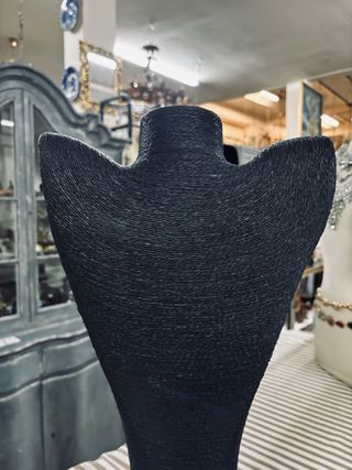 Busto expositor negro para joyería