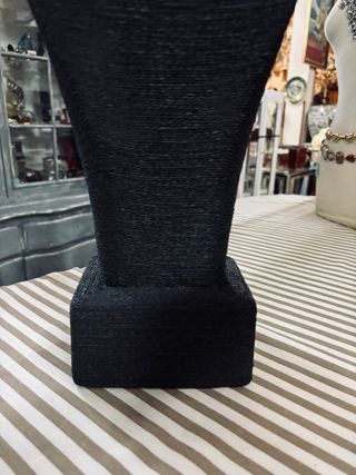 Busto expositor negro para joyería