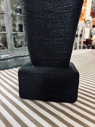 Busto expositor negro para joyería