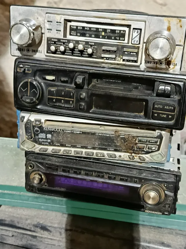 Radiocasetes y CD de coche antiguos