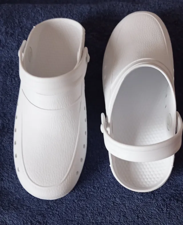 Zuecos Perforados Antideslizantes Talla 37/38