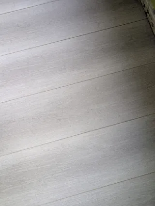 Suelo laminado click fácil instalación