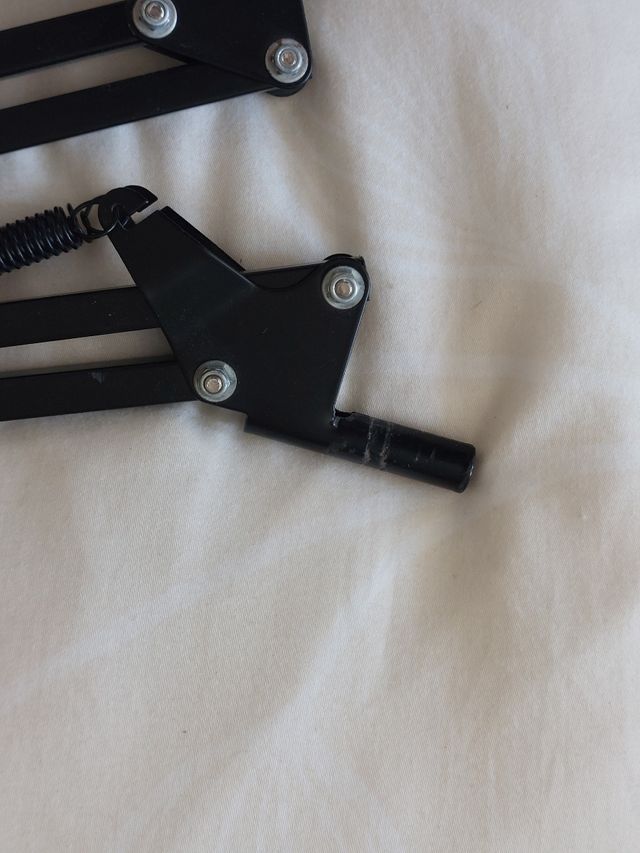 Micrófono y Soporte Negro/Dorado