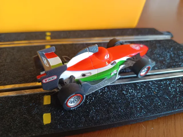 Scalextric Carrera GO 1/43 F1 Cars luz led