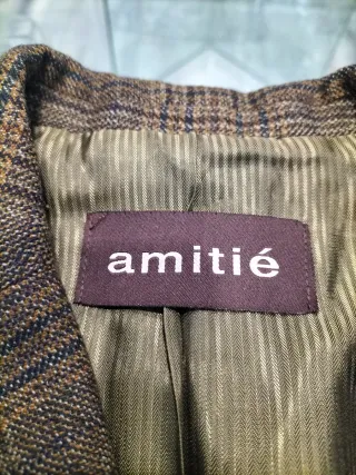 Traje de chaqueta de la marca Amitié
