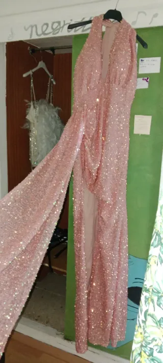 Vestido de fiesta con brillos rosa y plata