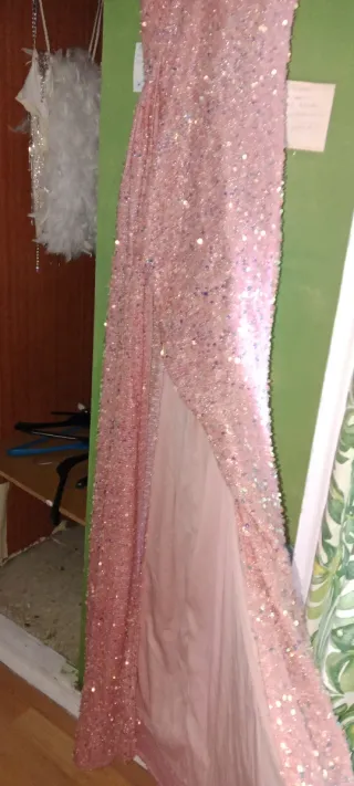 Vestido de fiesta con brillos rosa y plata