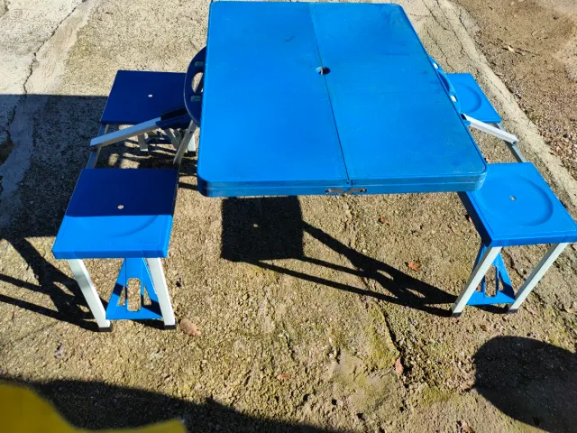 Mesa de camping plegable azul