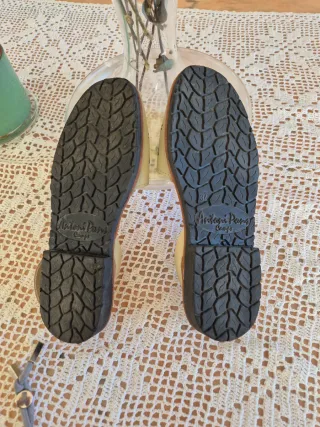 Avarcas Beige y Negro Talla 37