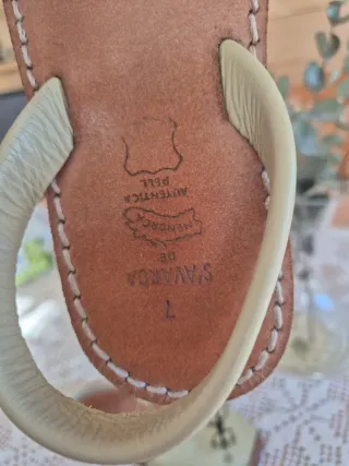 Avarcas Beige y Negro Talla 37