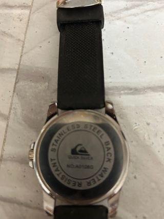 Reloj Quiksilver Negro y Plateado