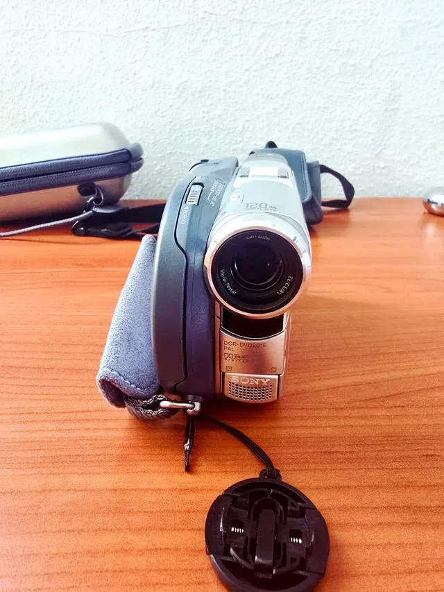 Sony Handycam DVD Camcorder Plata