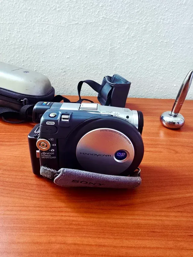 Sony Handycam DVD Camcorder Plata