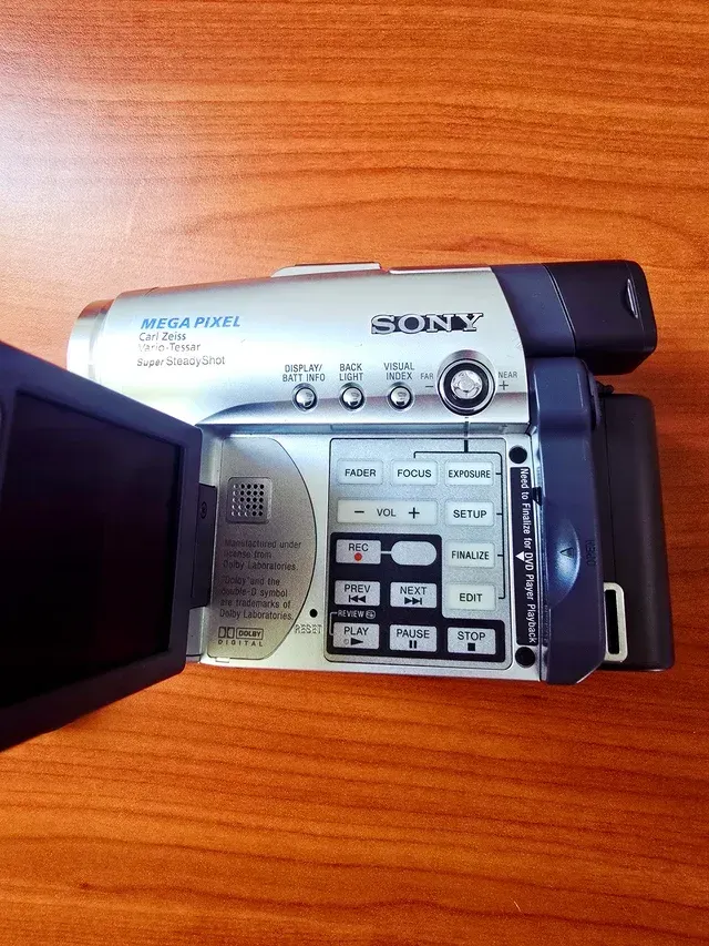 Sony Handycam DVD Camcorder Plata