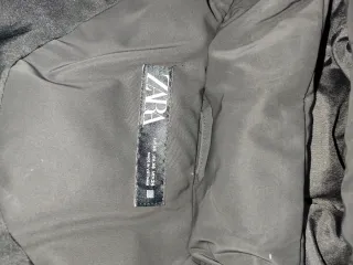 Parka acolchada Zara negra