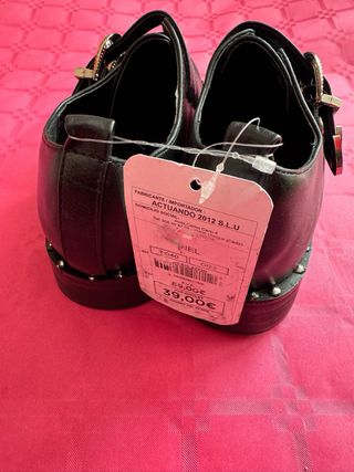 Zapatos negros tachuelas hebillas plateadas