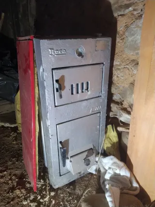 CALDERA DE LEÑA ROCA DE HIERRO FUNDIDO.