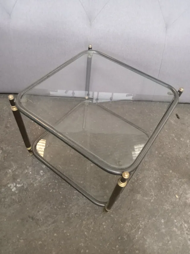 Tavolino ausiliario con 2 ripiani in vetro