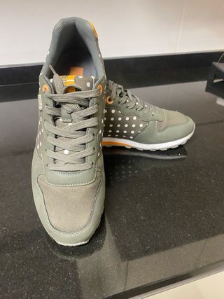 Zapatillas Mustang Verde y Naranja Lunares